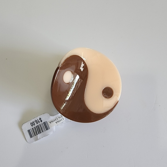 NWT Brown Cream Yin Yang Claw Round - Picture 4 of 9
